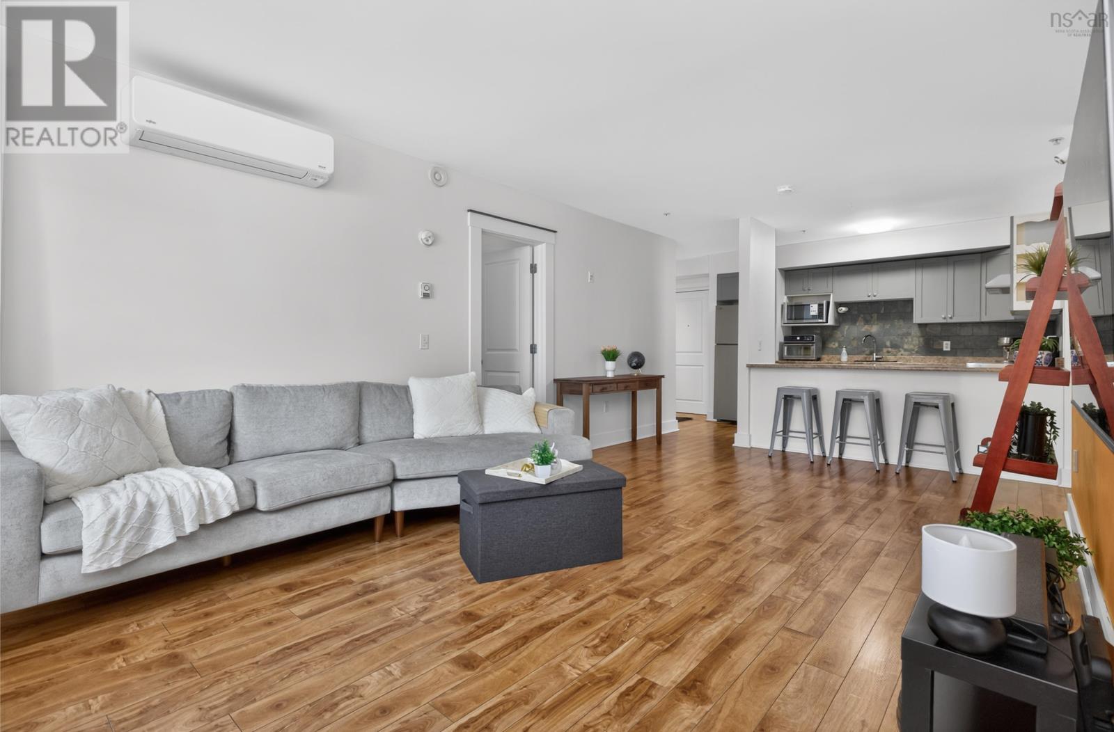 Property 10 of 41 of 105 -162 Ochterloney Street