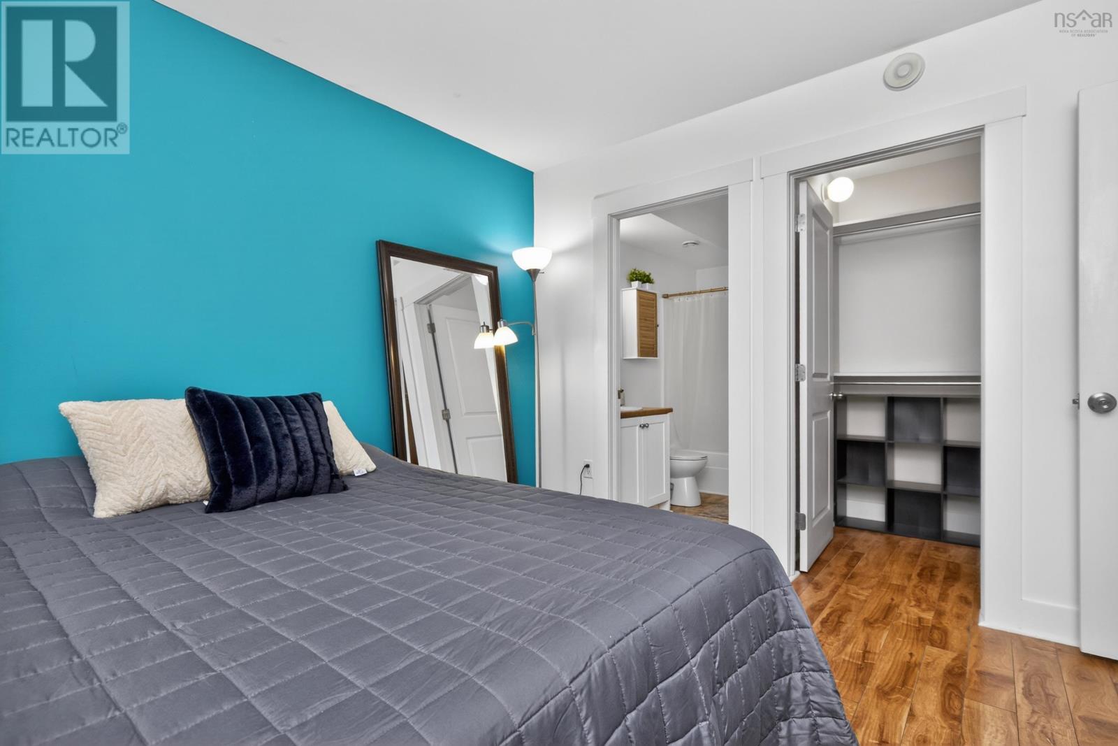 Property 21 of 41 of 105 -162 Ochterloney Street