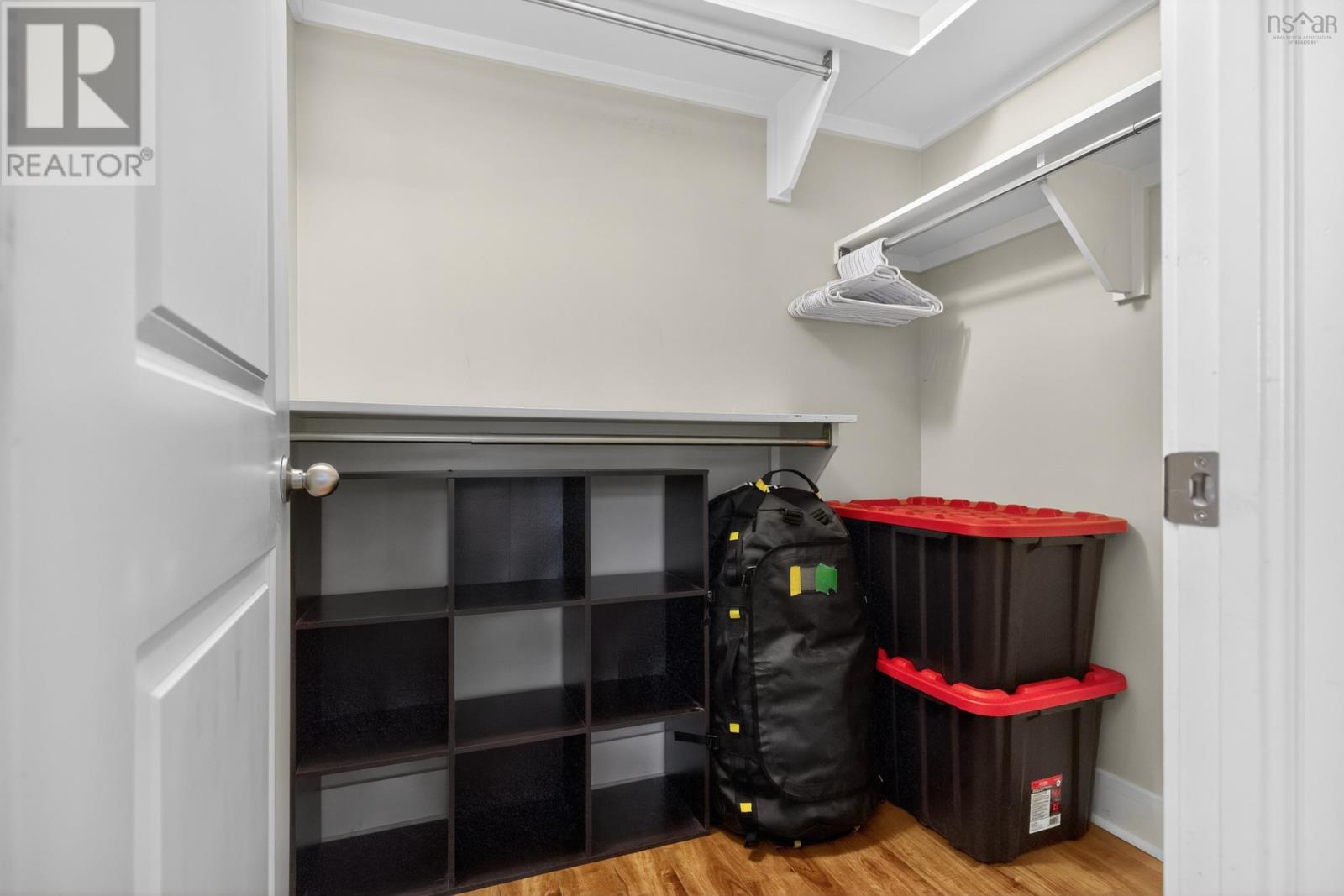 Property 23 of 41 of 105 -162 Ochterloney Street