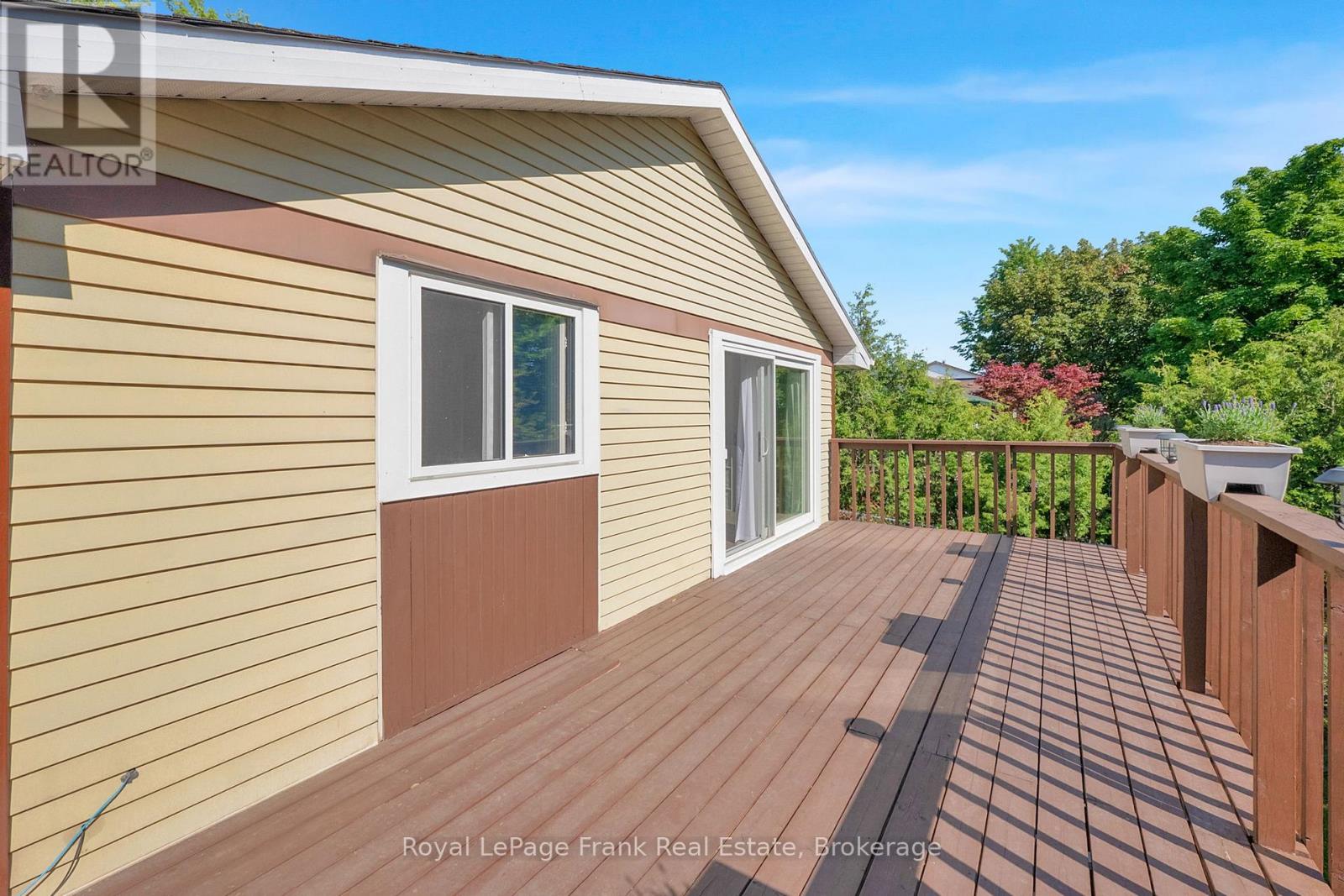 576 ANNANDALE STREET - 10