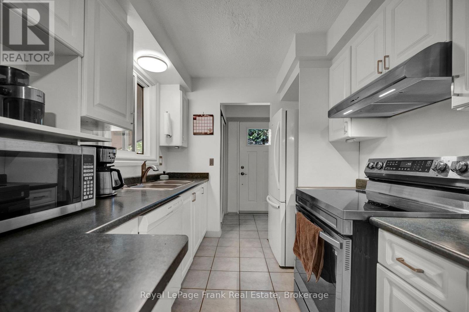 576 ANNANDALE STREET - 16
