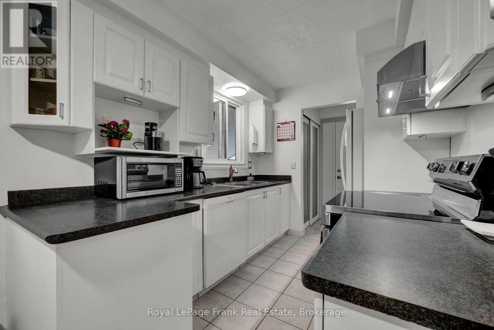 576 ANNANDALE STREET - 17