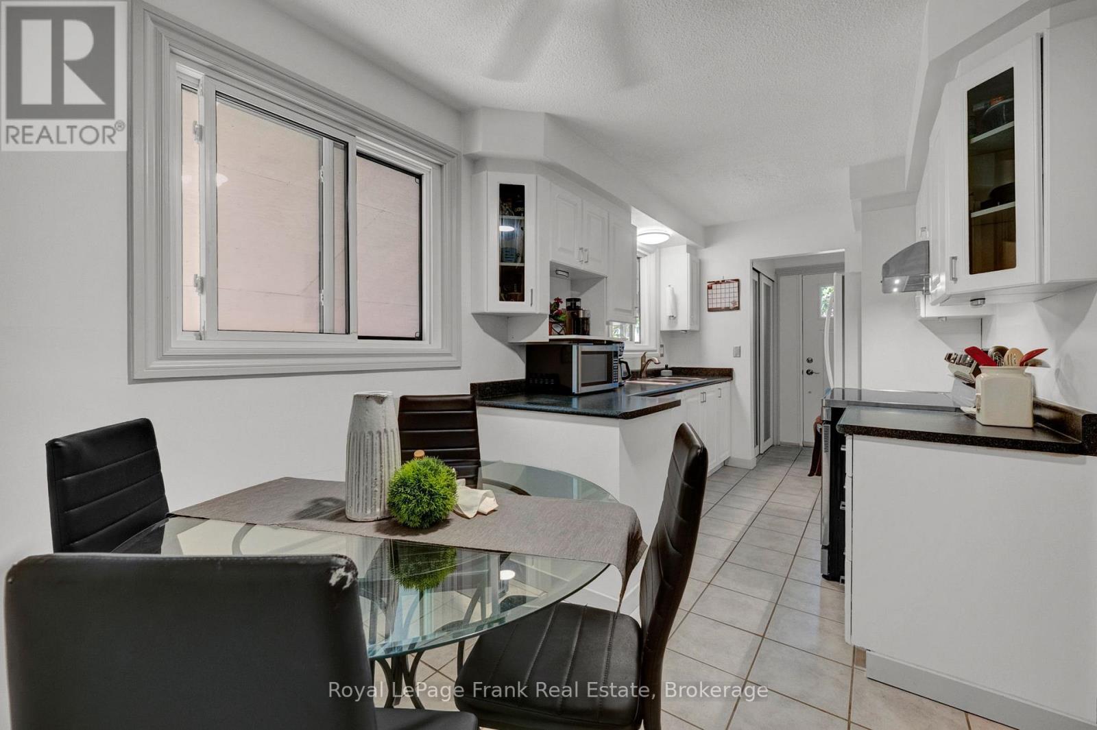 576 ANNANDALE STREET - 20