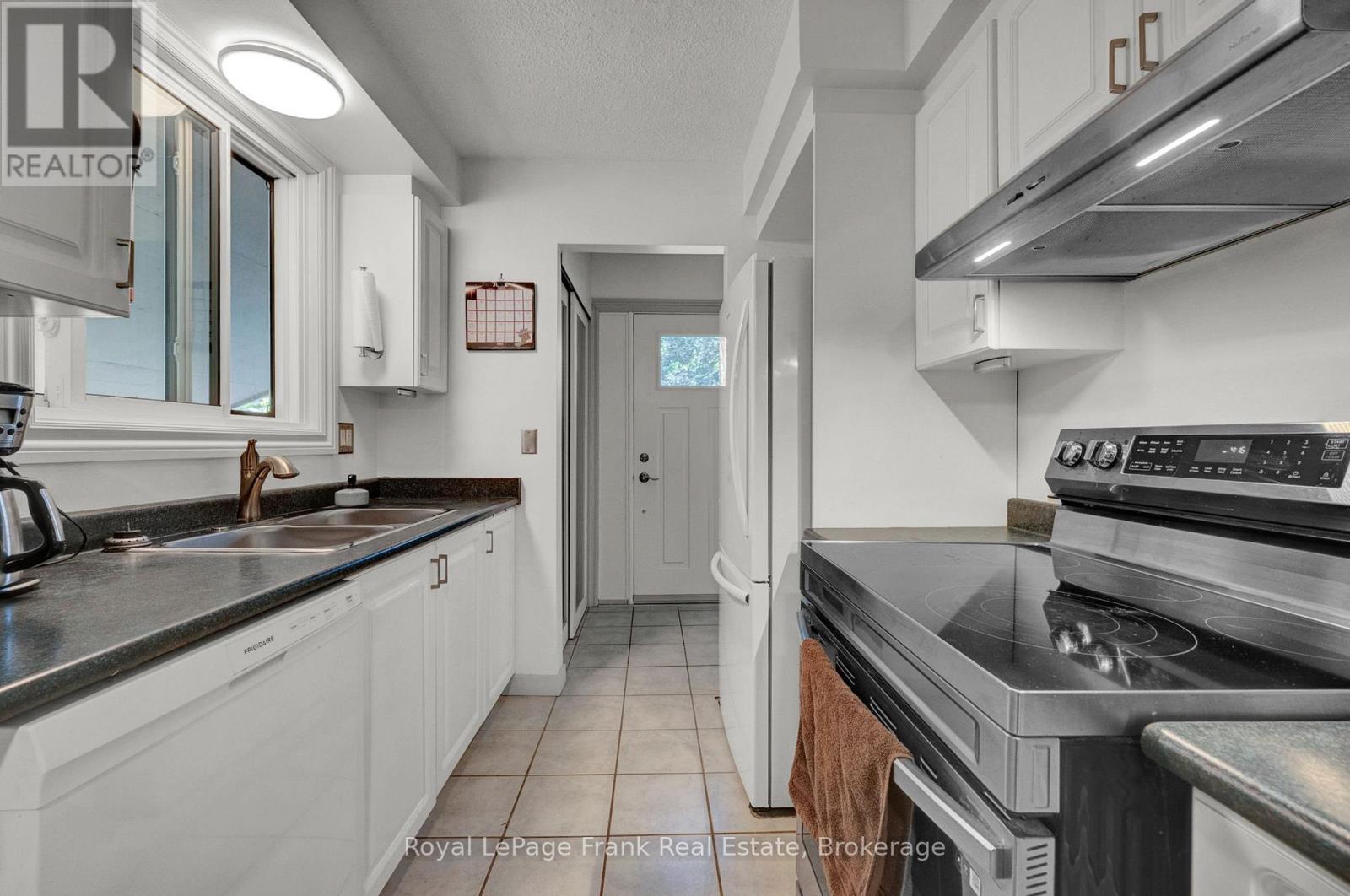 576 ANNANDALE STREET - 24