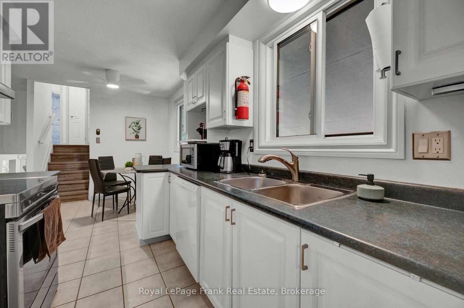 576 ANNANDALE STREET - 26