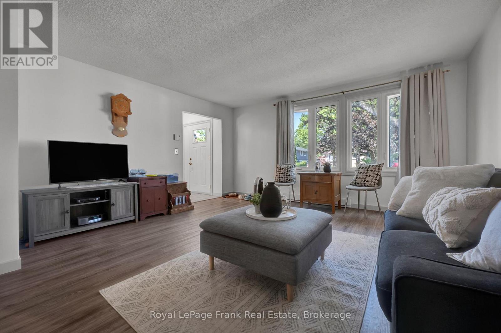 576 ANNANDALE STREET - 36