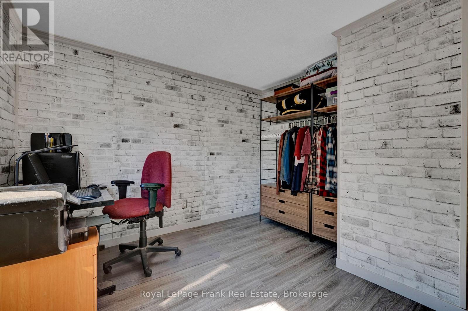 576 ANNANDALE STREET - 40