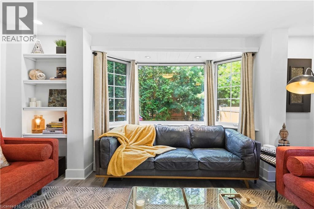 8 TOLHURST Avenue - 11