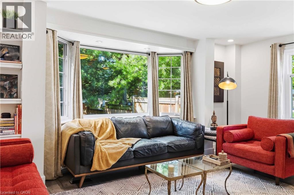 8 TOLHURST Avenue - 12