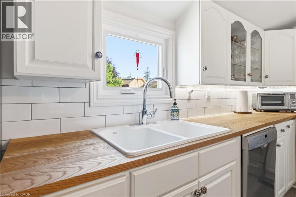 8 TOLHURST Avenue - 23