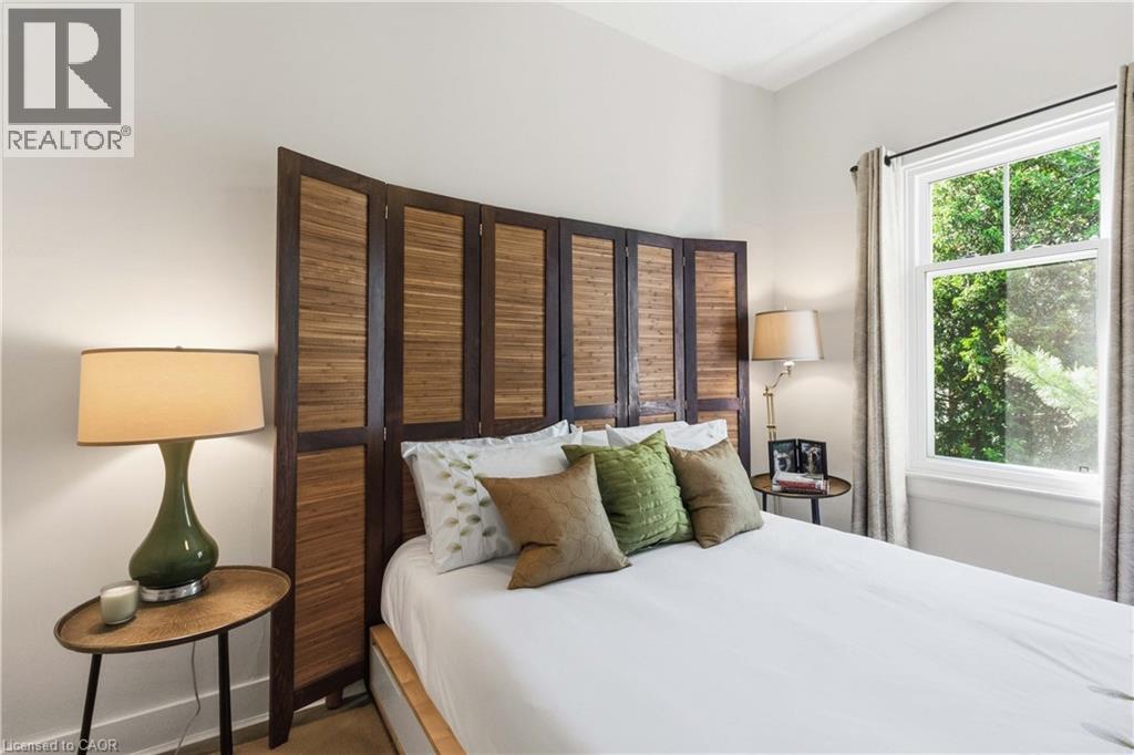 8 TOLHURST Avenue - 36