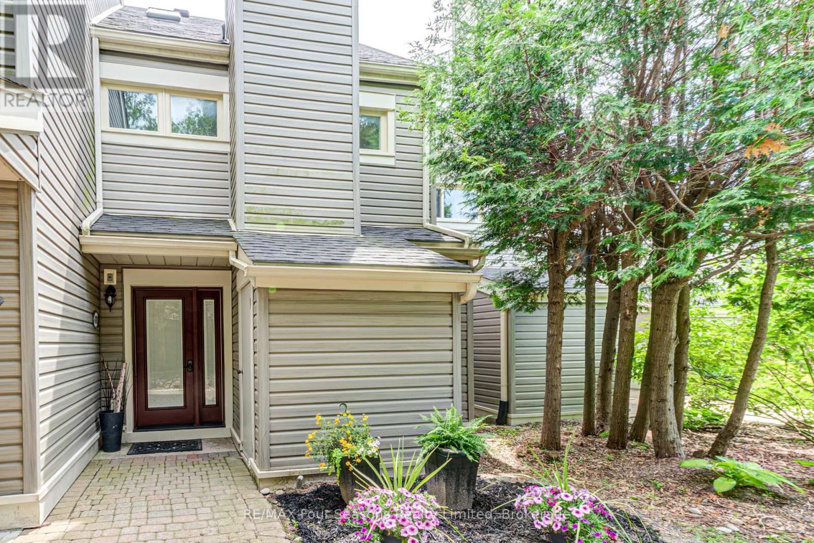 471 OXBOW CRESCENT - 1