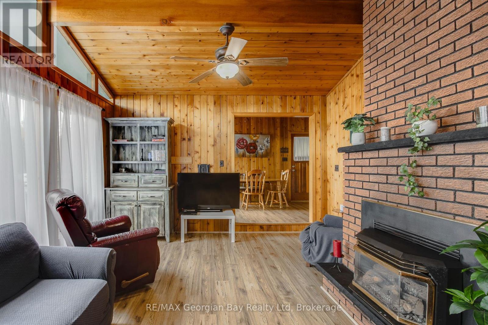 69 ALBERT AVENUE - 10