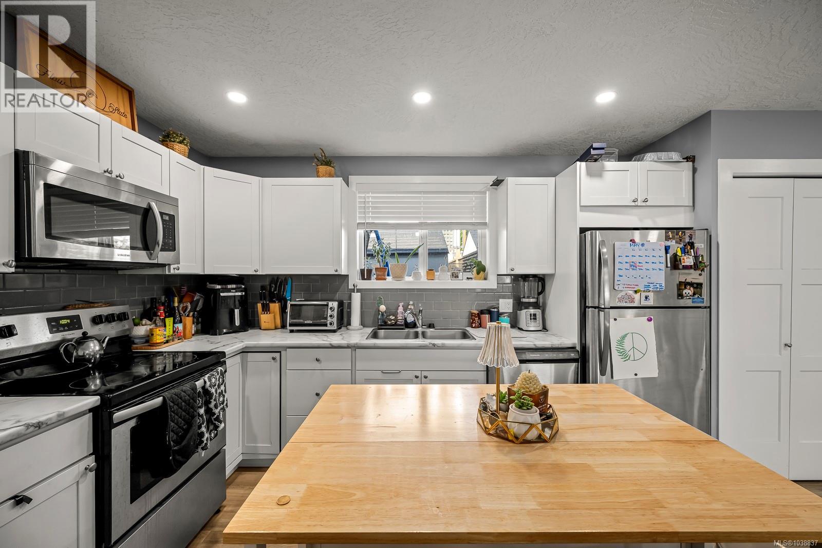 3303 Seventh St, Cumberland