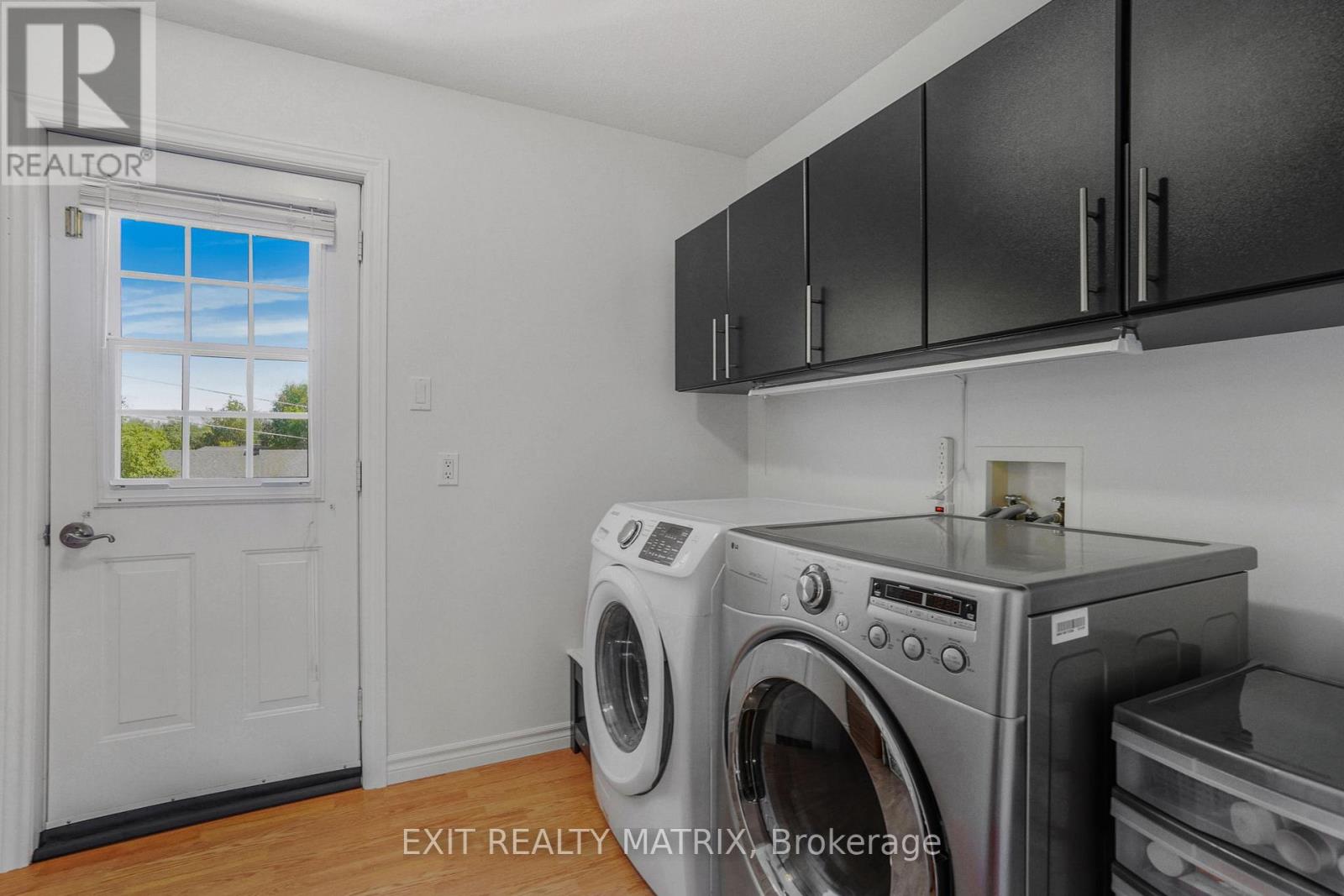 1045 SIDNEY STREET - 25