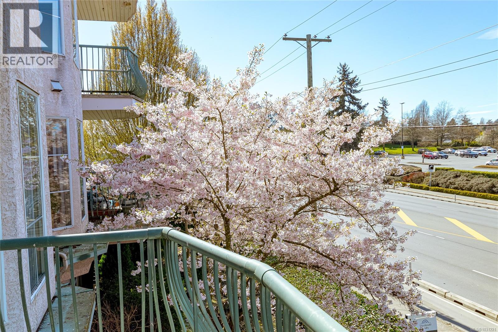 101 3133 Tillicum Rd, Saanich