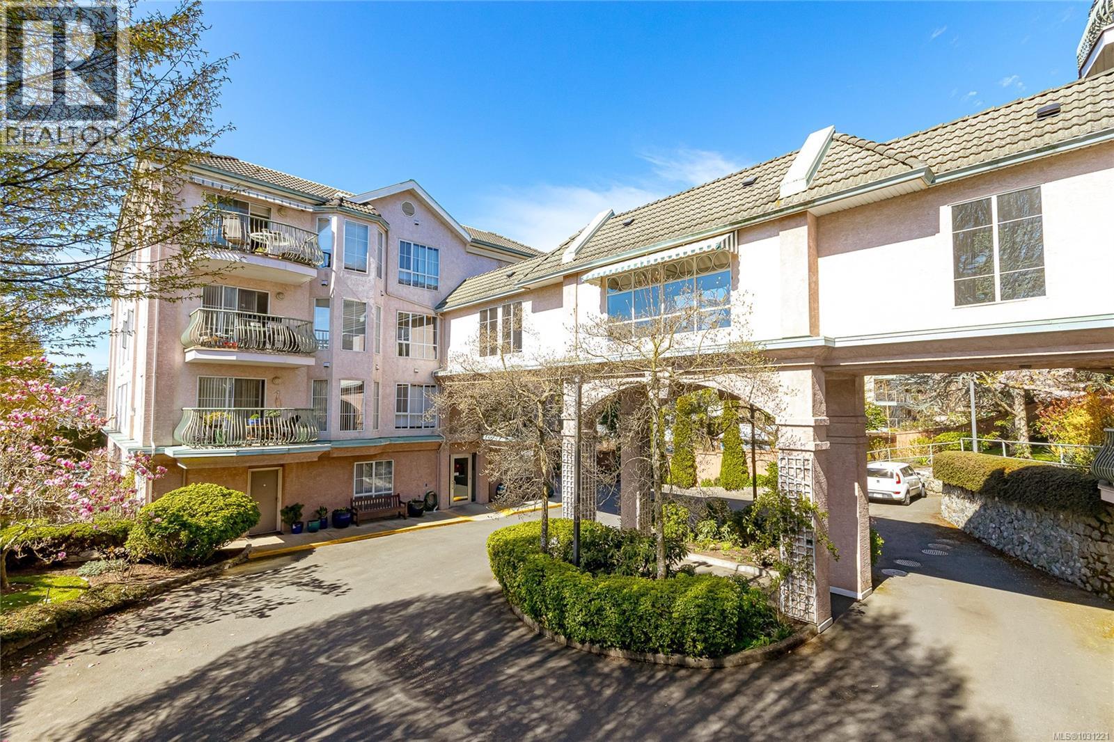 101 3133 Tillicum Rd, Saanich