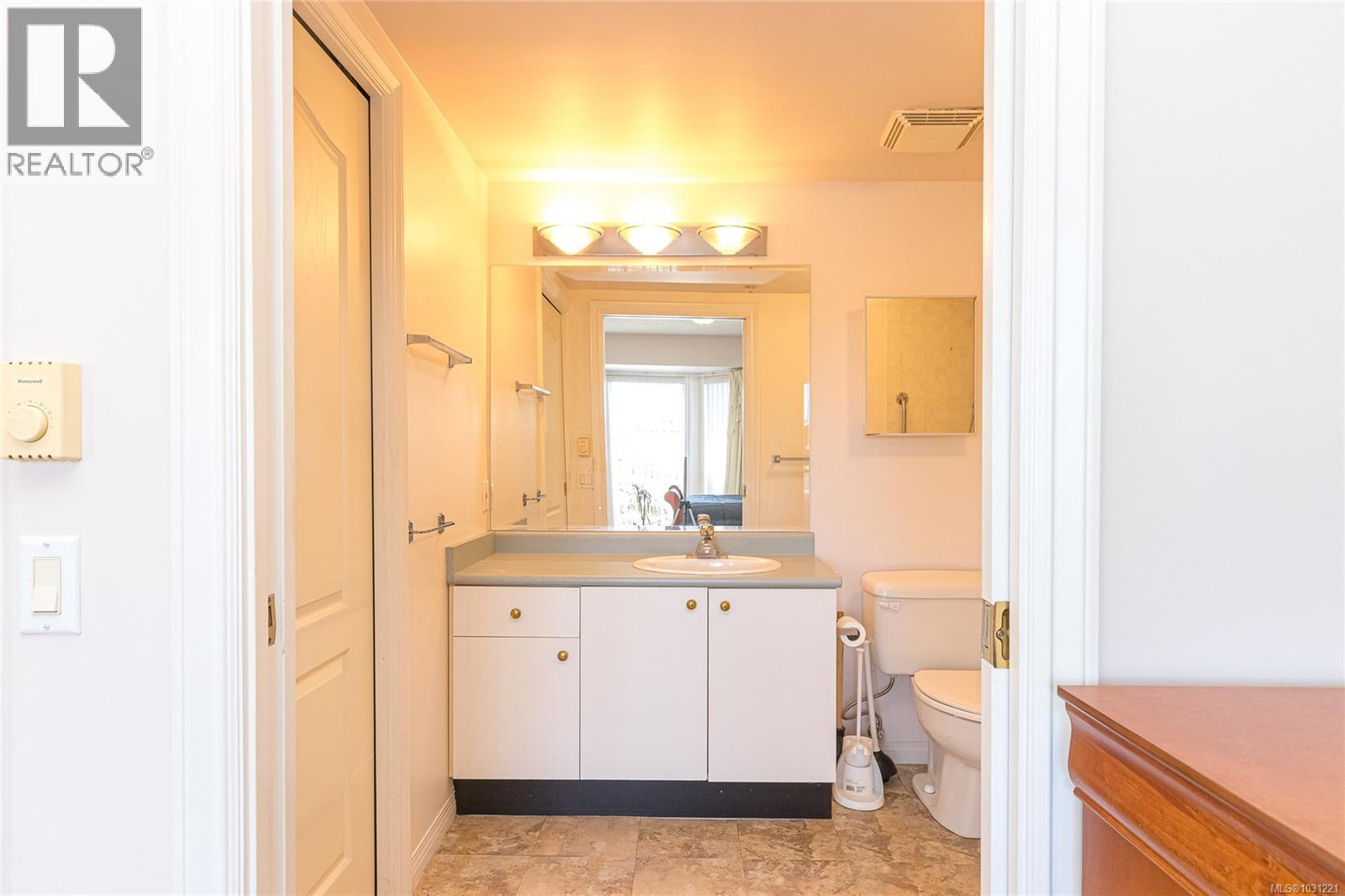 101 3133 Tillicum Rd, Saanich