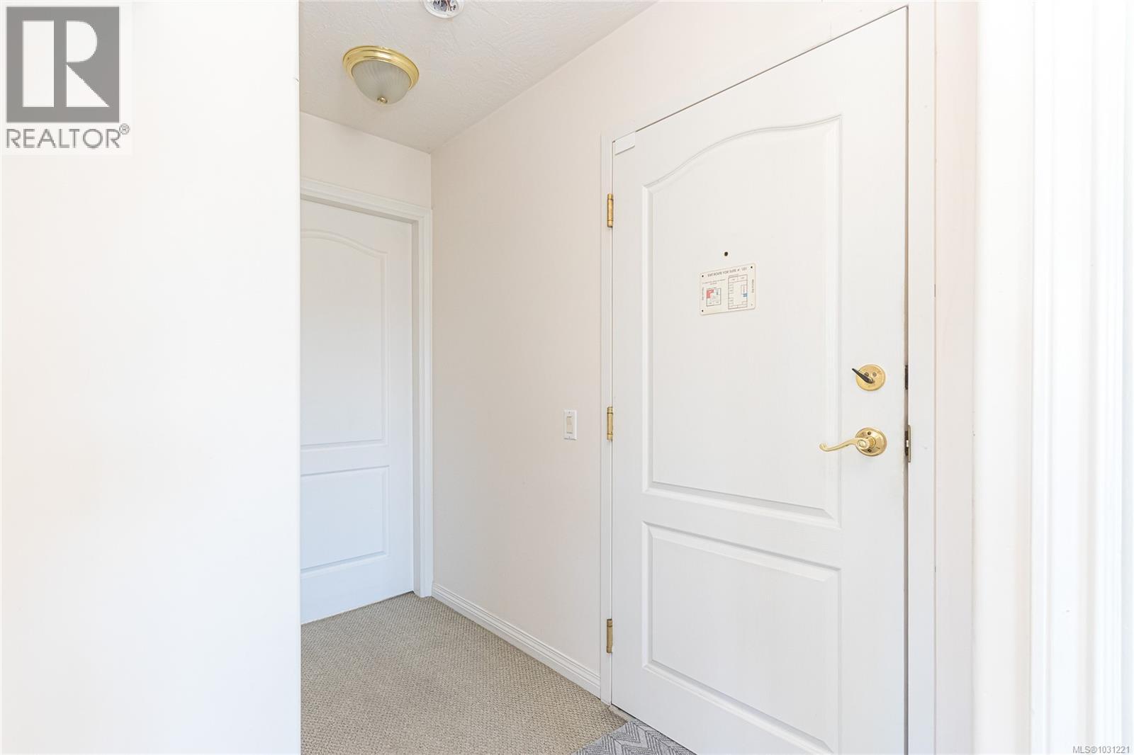 101 3133 Tillicum Rd, Saanich