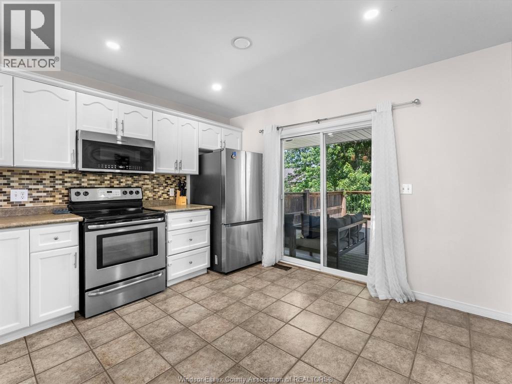 791 HELENA CRESCENT - 11