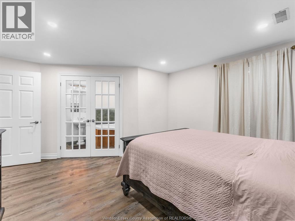 791 HELENA CRESCENT - 27