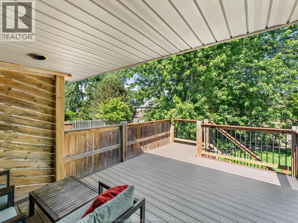 791 HELENA CRESCENT - 36