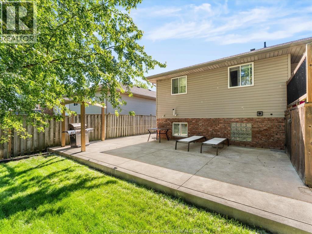 791 HELENA CRESCENT - 40