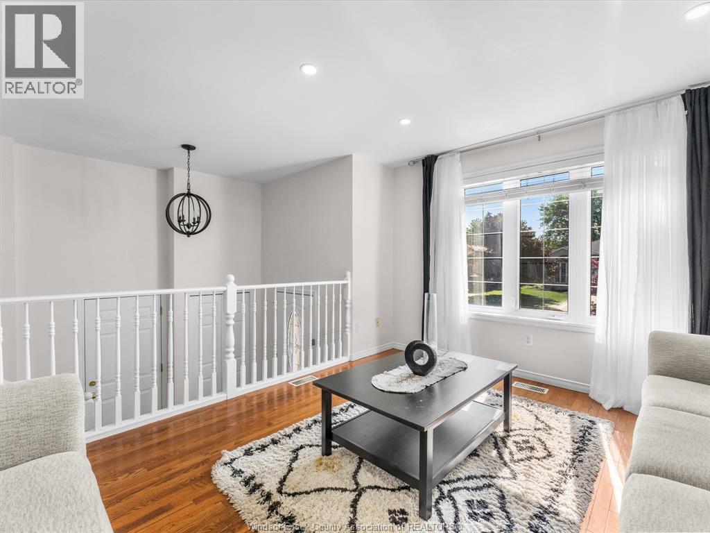 791 HELENA CRESCENT - 6