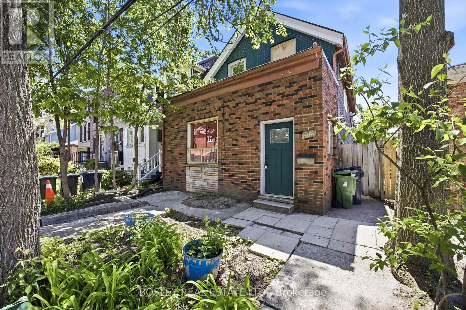 717 RICHMOND STREET W - 1