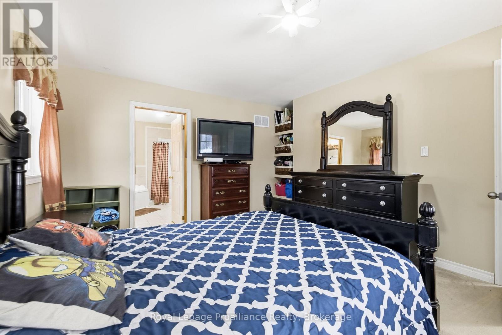 3937 LAROSE CRESCENT - 31