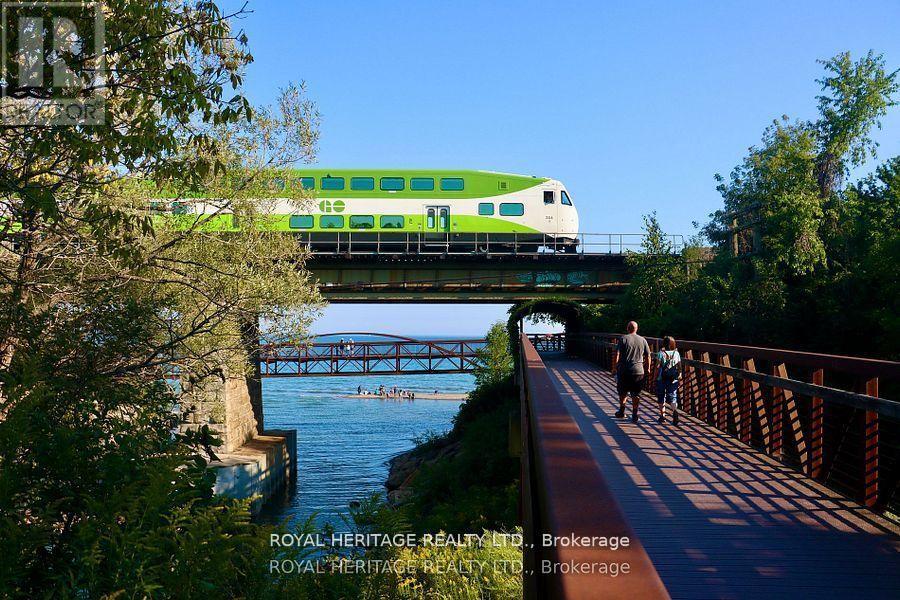 Walk to Lake/GO and waterfront trails