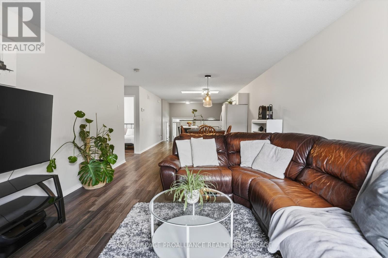 459 MAUREEN STREET - 12