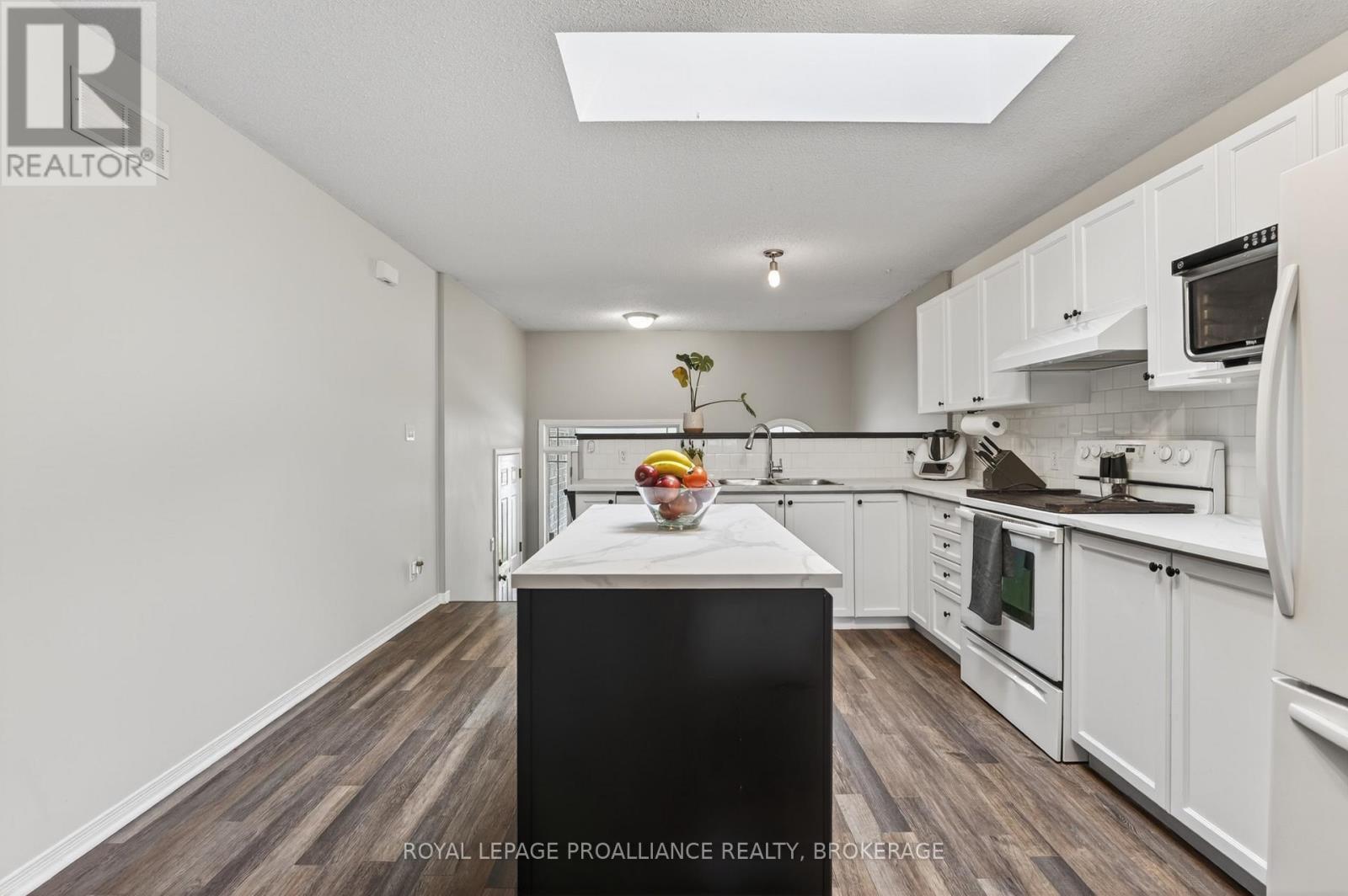 459 MAUREEN STREET - 14