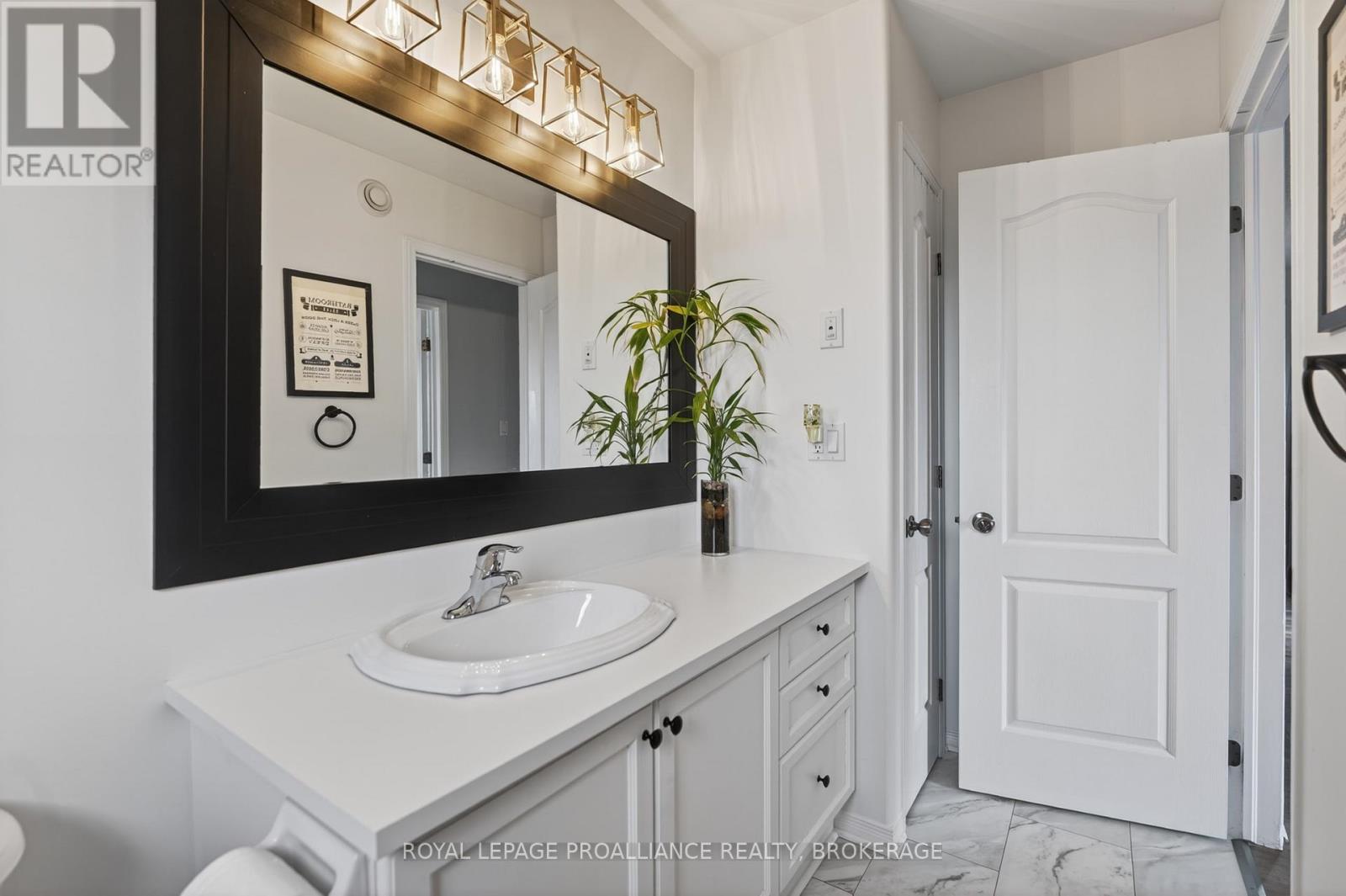 459 MAUREEN STREET - 23