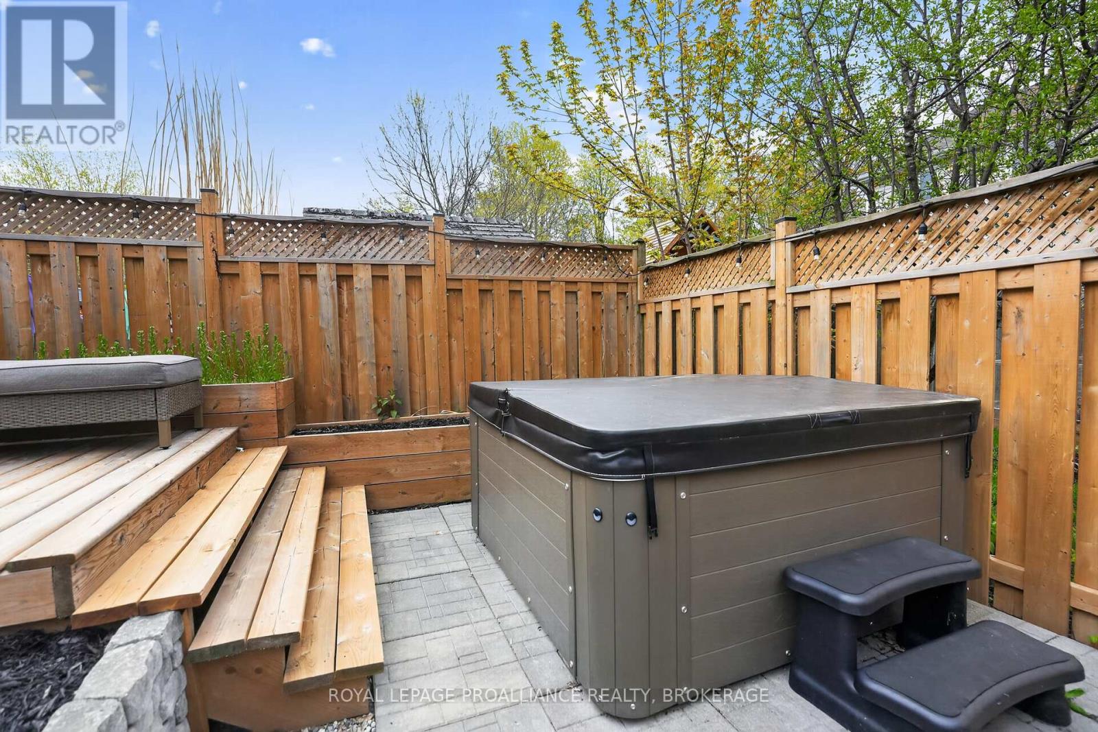 459 MAUREEN STREET - 47