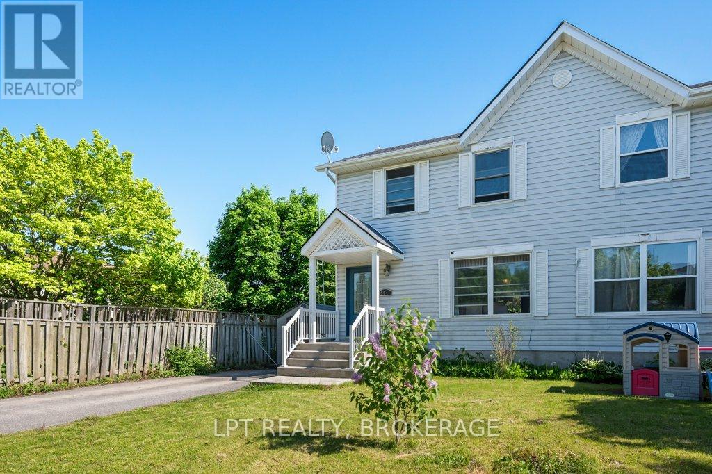 994 UXBRIDGE CRESCENT - 1
