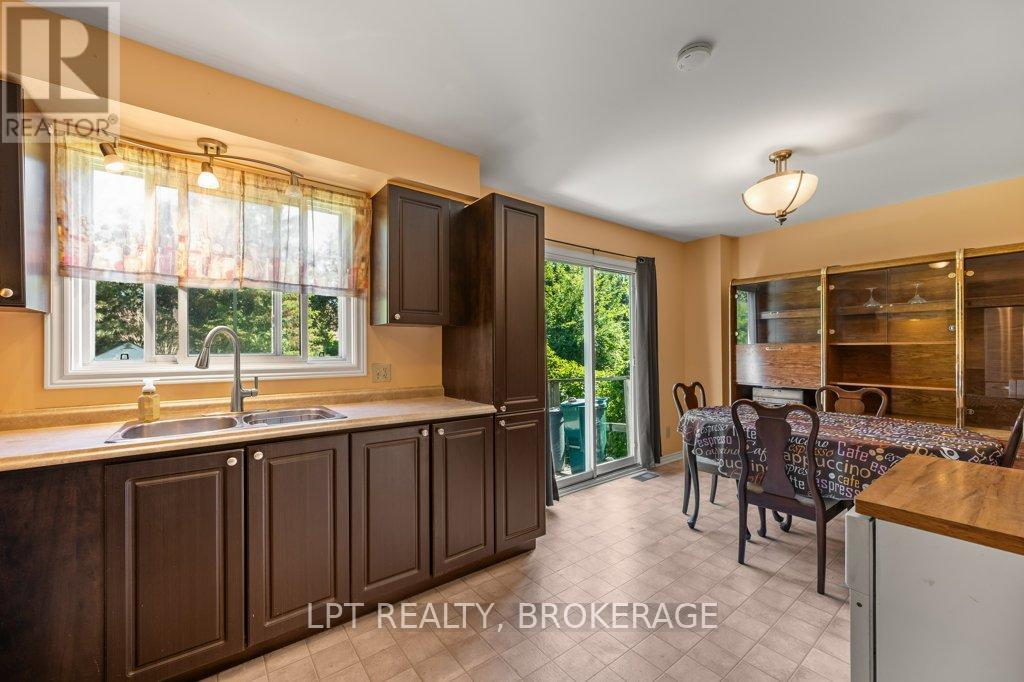 994 UXBRIDGE CRESCENT - 11