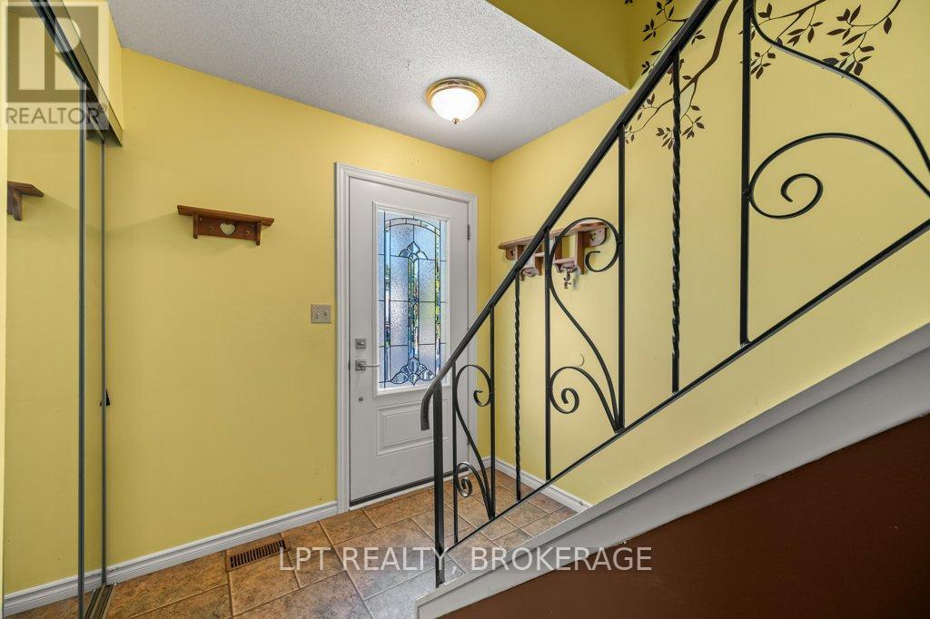 994 UXBRIDGE CRESCENT - Image 2