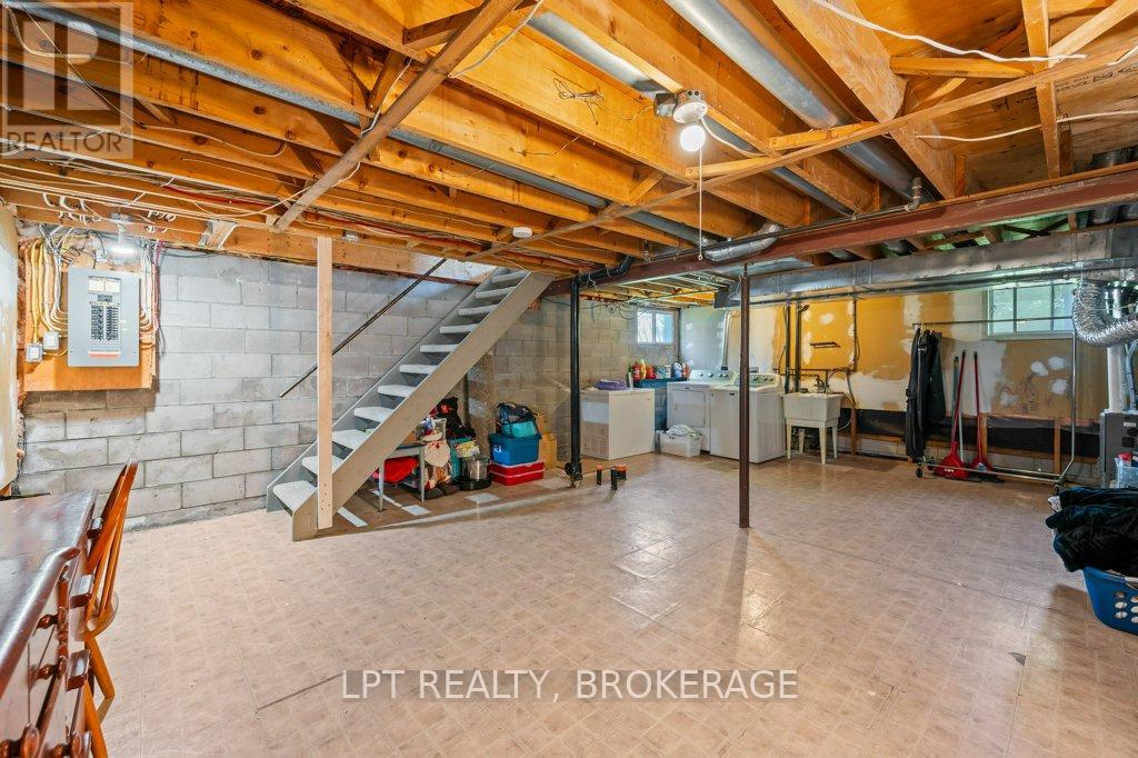 994 UXBRIDGE CRESCENT - 23