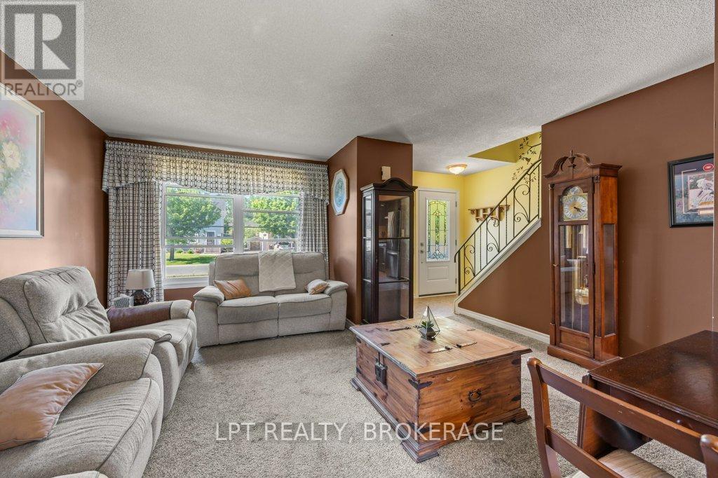 994 UXBRIDGE CRESCENT - Image 3