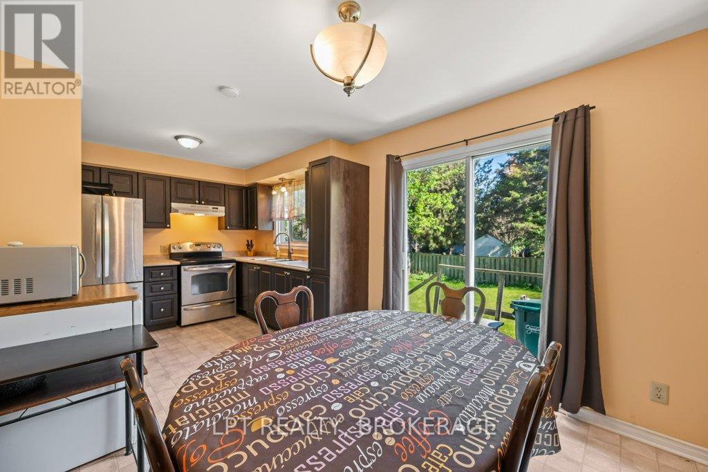 994 UXBRIDGE CRESCENT - 6