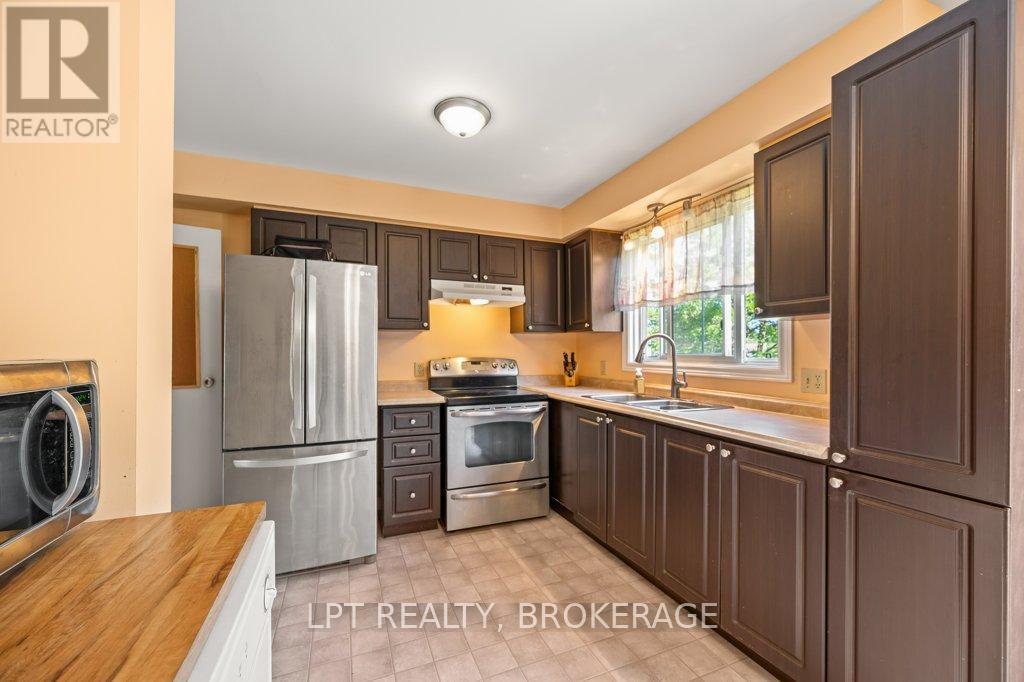 994 UXBRIDGE CRESCENT - 8