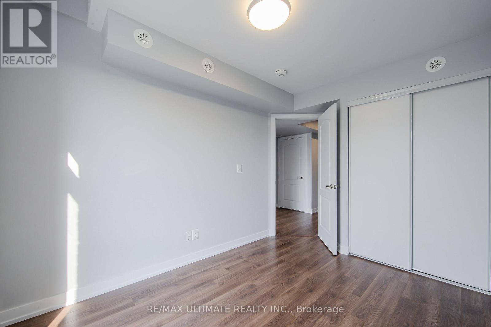 #512 30 DUNSHEATH WAY - 17
