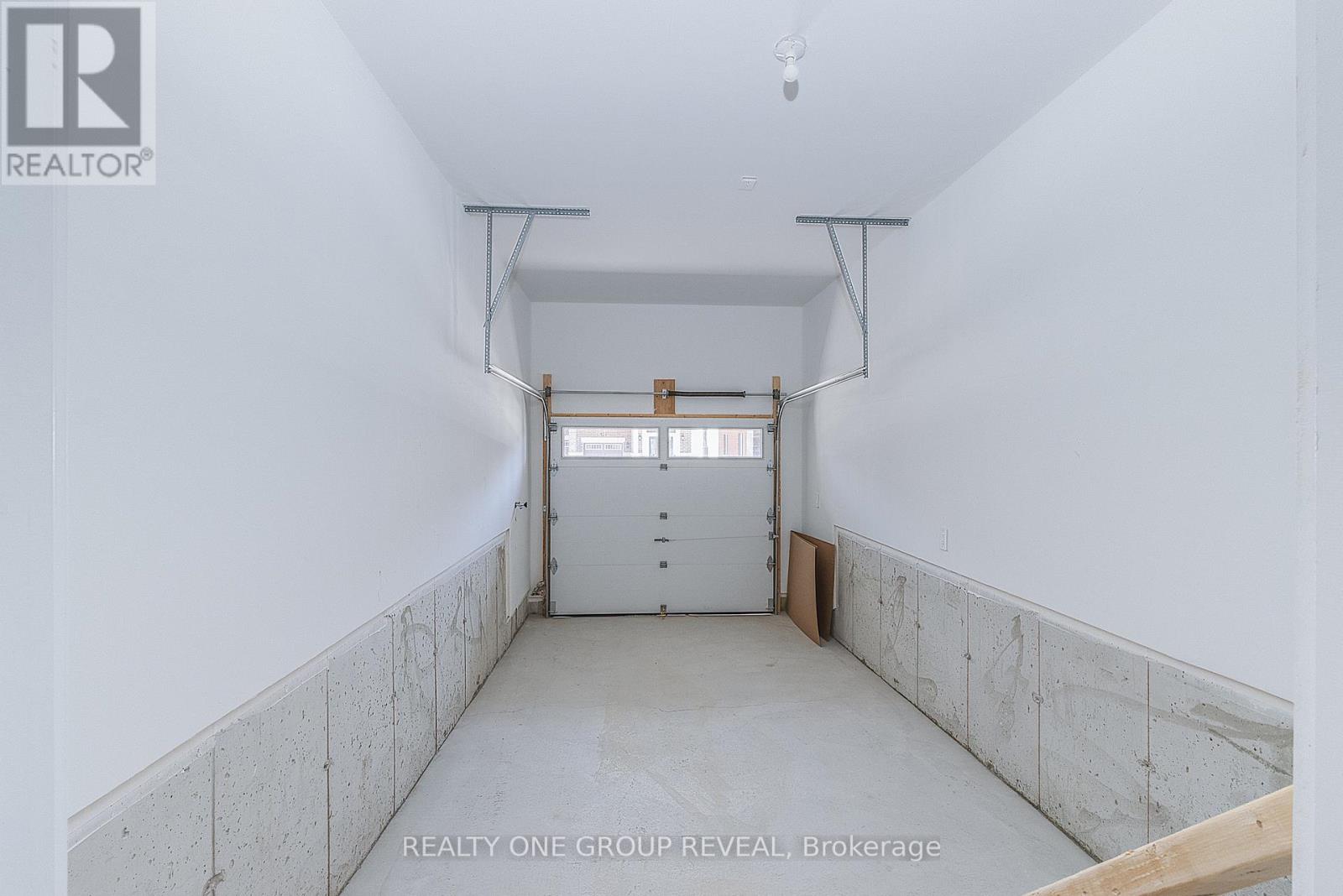130 LESLIE RICHARDS STREET - 32
