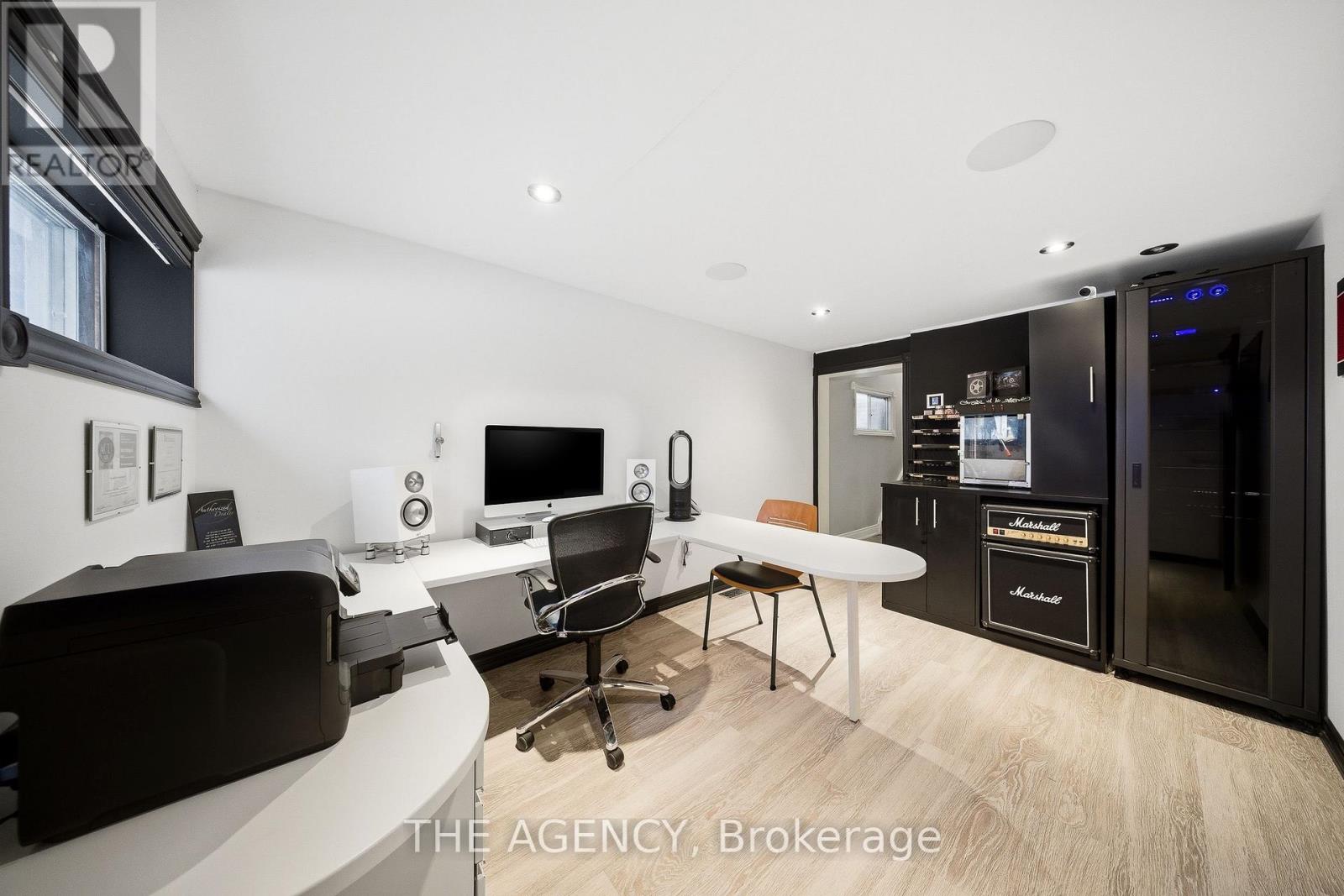 23 CEDARWOOD CRESCENT - 44
