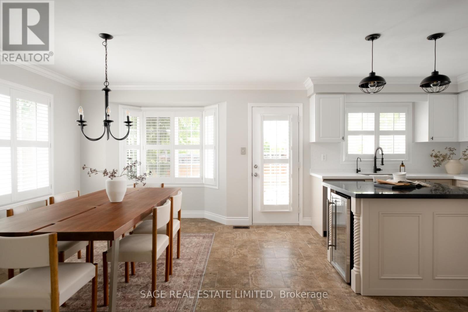 157 DELBERT CIRCLE - 10