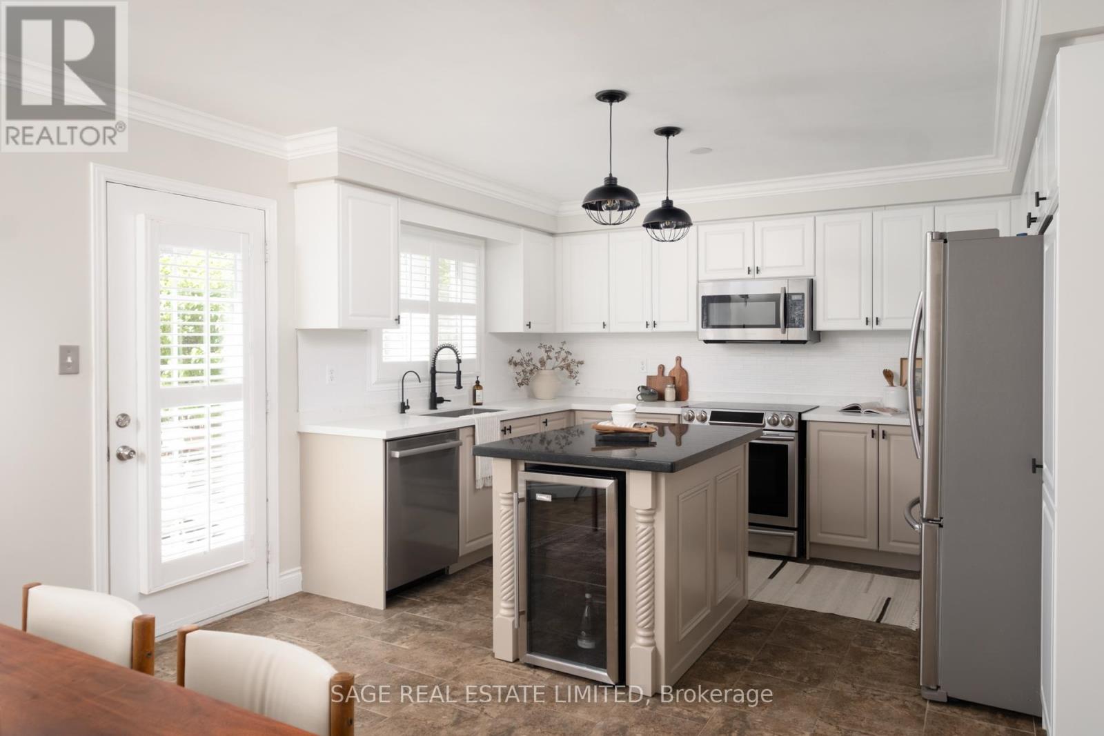 157 DELBERT CIRCLE - 14