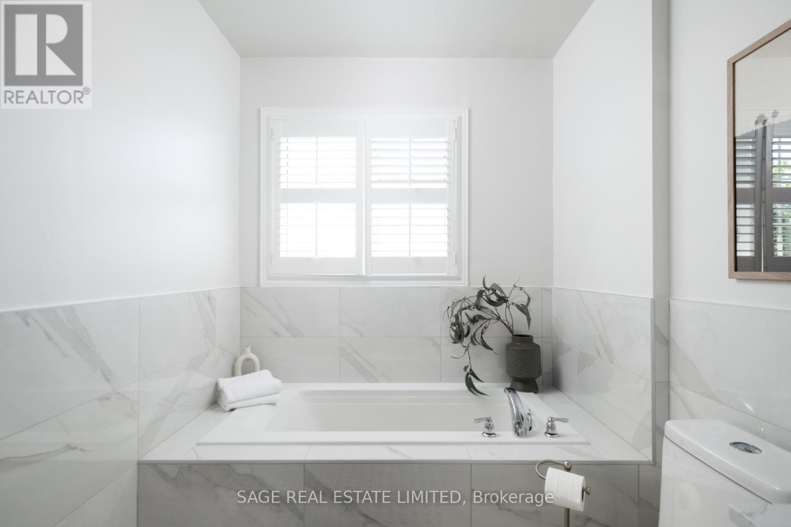 157 DELBERT CIRCLE - 27