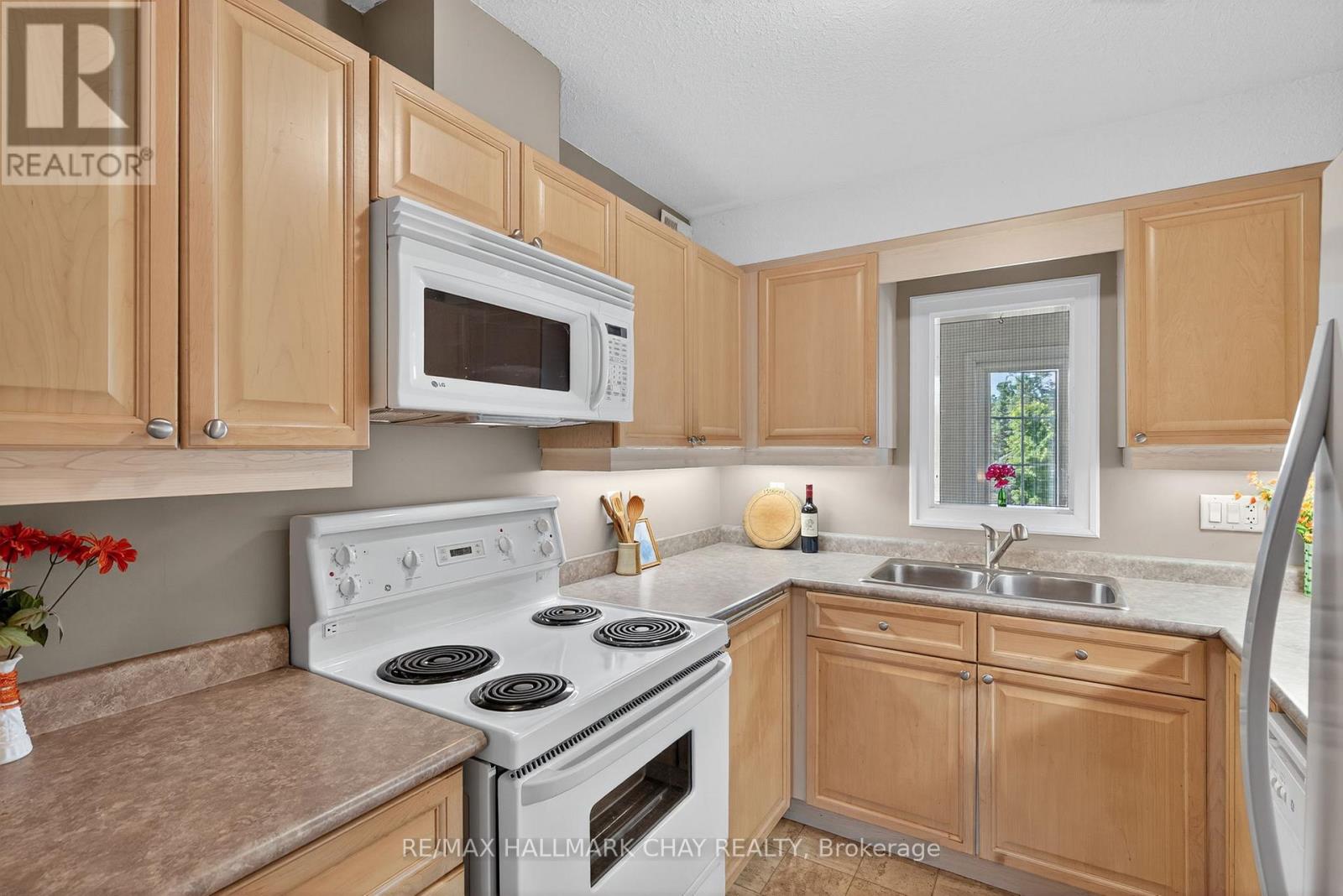 #10 222 STEEL STREET - 6