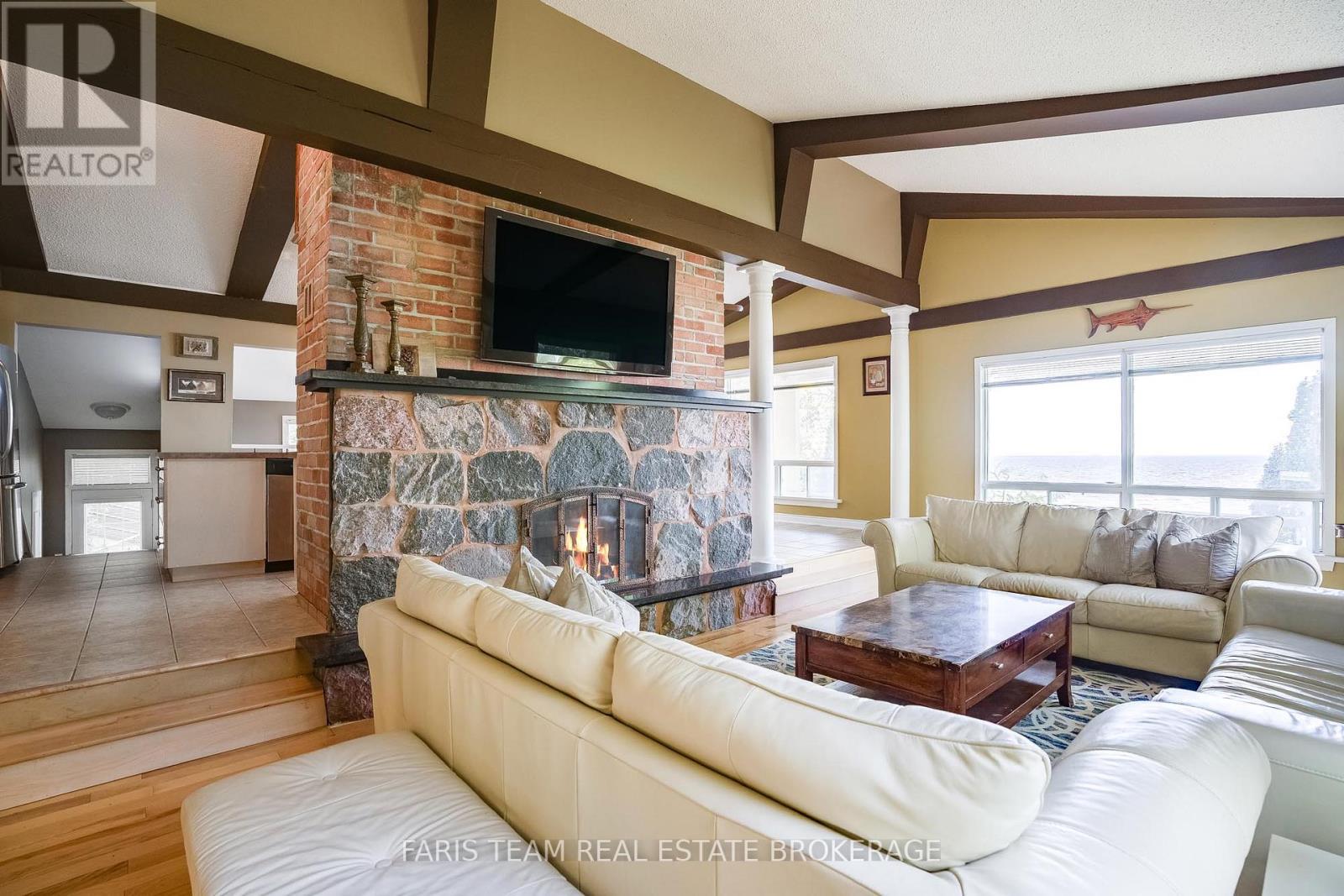 1787 CHAMPLAIN ROAD - 11